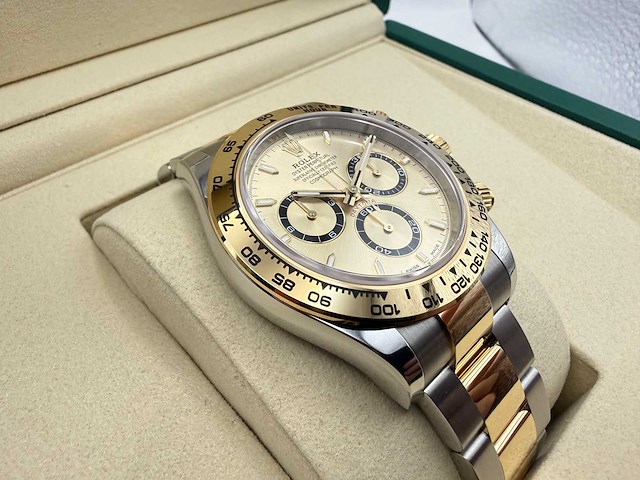 Rolex daytona 126503 | champagne dial | yellow gold | 2026 | unworn - afbeelding 11 van  12