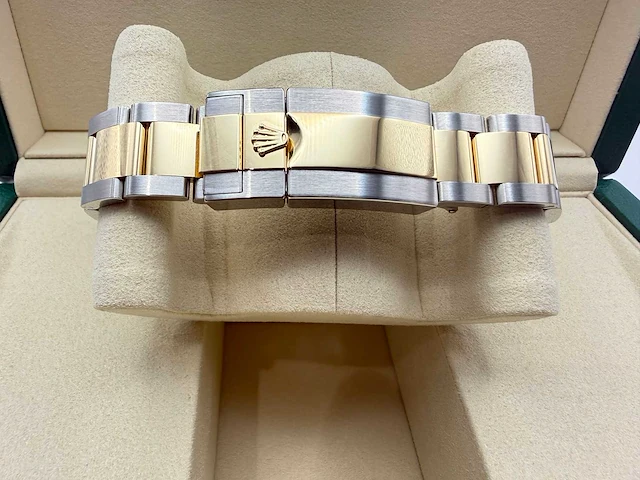 Rolex daytona 126503 | champagne dial | yellow gold | 2026 | unworn - afbeelding 9 van  12
