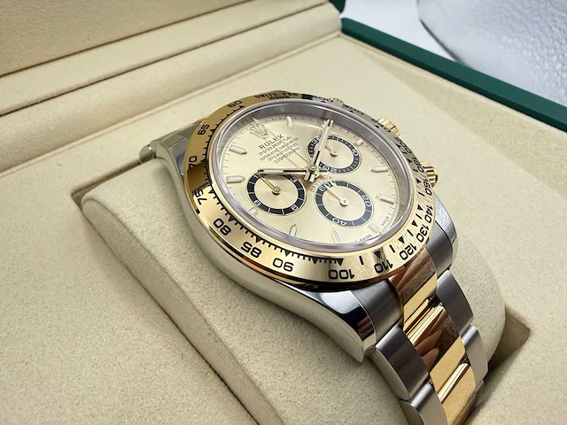 Rolex daytona 126503 | champagne dial | yellow gold | 2026 | unworn - afbeelding 11 van  12
