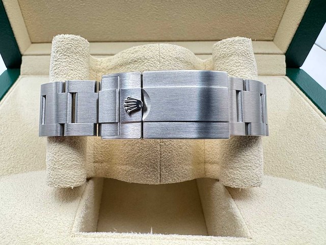 Rolex explorer ii | 226570 | black dial | 2026 | unworn - afbeelding 7 van  12