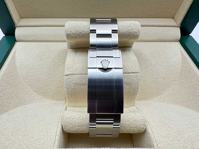 Rolex explorer ii 226570 | white dial | unworn | 2026 - afbeelding 8 van  12