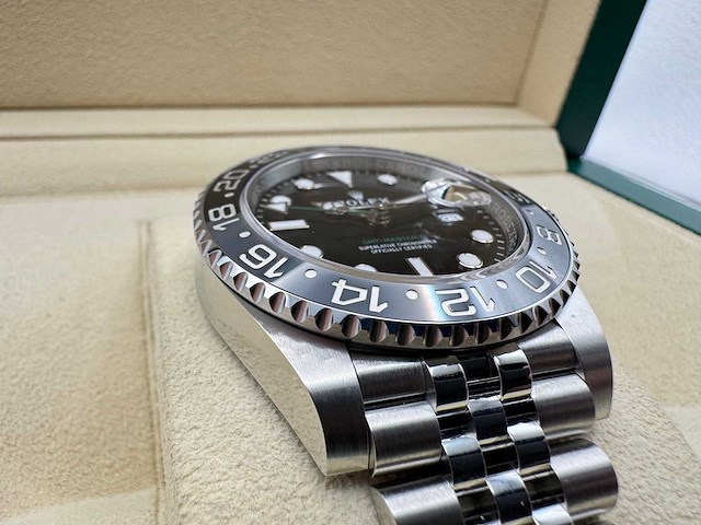 Rolex gmt-master ii | "bruce wayne" | 126710grnr | 2025 - afbeelding 10 van  12