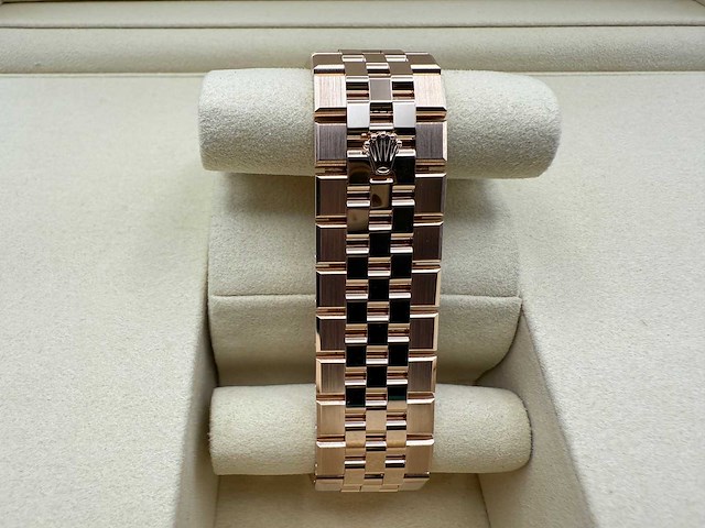 Rolex land-dweller 127235 | rose gold | unworn | 2026 - afbeelding 9 van  13