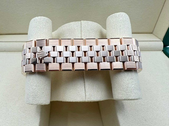 Rolex land-dweller 127235 | rose gold | unworn | 2026 - afbeelding 10 van  13