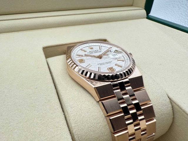 Rolex land-dweller 127235 | rose gold | unworn | 2026 - afbeelding 11 van  13