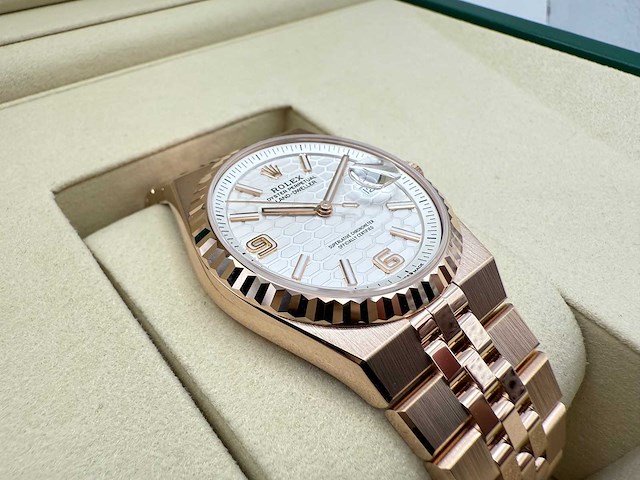 Rolex land-dweller 127235 | rose gold | unworn | 2026 - afbeelding 12 van  13