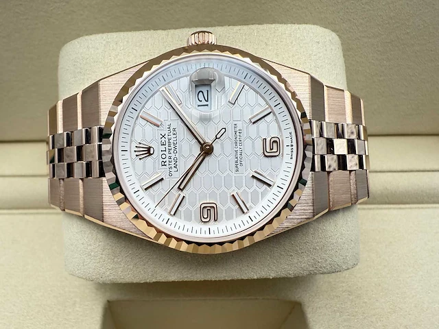 Rolex land-dweller 127235 | rose gold | unworn | 2026 - afbeelding 8 van  13