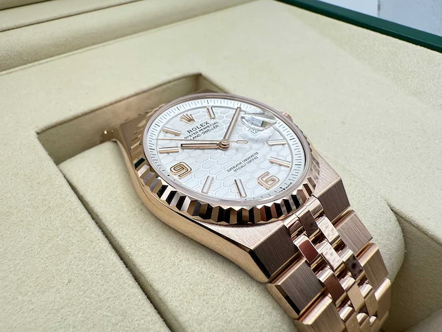 Rolex land-dweller 127235 | rose gold | unworn | 2026 - afbeelding 12 van  13