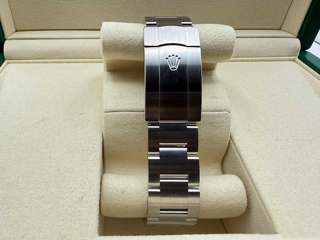 Rolex oyster perpetual 134300 | multi color dial | unworn | 2026 - afbeelding 8 van  12