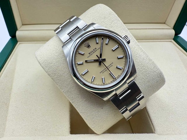 Rolex oyster perpetual 31 277200 | beige | 2025 - afbeelding 1 van  12