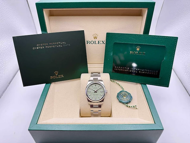 Rolex oyster perpetual 34 124200 | steel | pistachio dial | unworn | 2026 - afbeelding 4 van  12