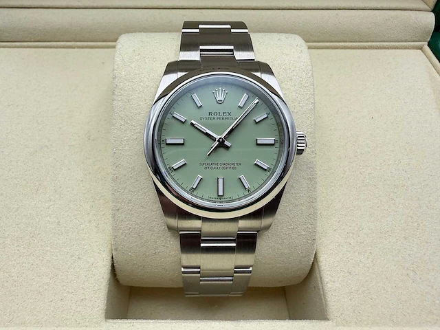 Rolex oyster perpetual 34 124200 | steel | pistachio dial | unworn | 2026 - afbeelding 1 van  12