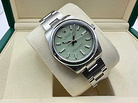 Rolex oyster perpetual 34 124200 | steel | pistachio dial | unworn | 2026 - afbeelding 5 van  12