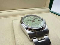 Rolex oyster perpetual 34 124200 | steel | pistachio dial | unworn | 2026 - afbeelding 10 van  12