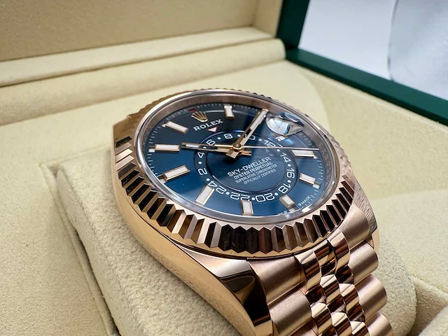 Rolex sky-dweller 336935 | blue dial | 2025 | like new | jubilee - afbeelding 11 van  12