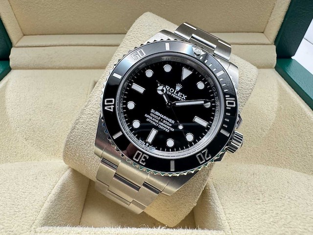 Rolex submariner | black dial | unworn | 2026 - afbeelding 6 van  12