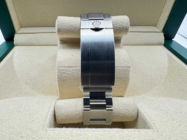 Rolex submariner | black dial | unworn | 2026 - afbeelding 8 van  12