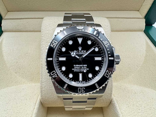 Rolex submariner | black dial | unworn | 2026 - afbeelding 1 van  12
