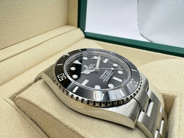 Rolex submariner | black dial | unworn | 2026 - afbeelding 2 van  12
