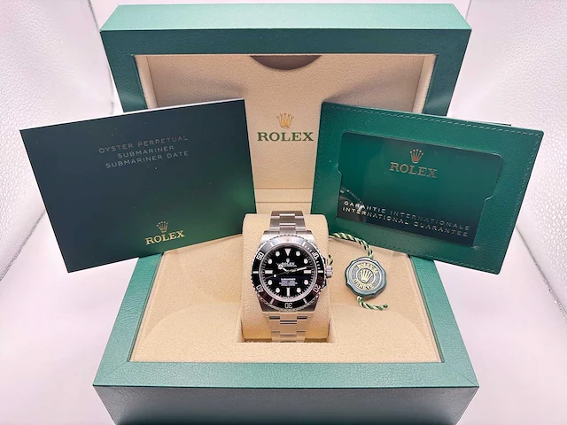 Rolex submariner | black dial | unworn | 2026 - afbeelding 4 van  12