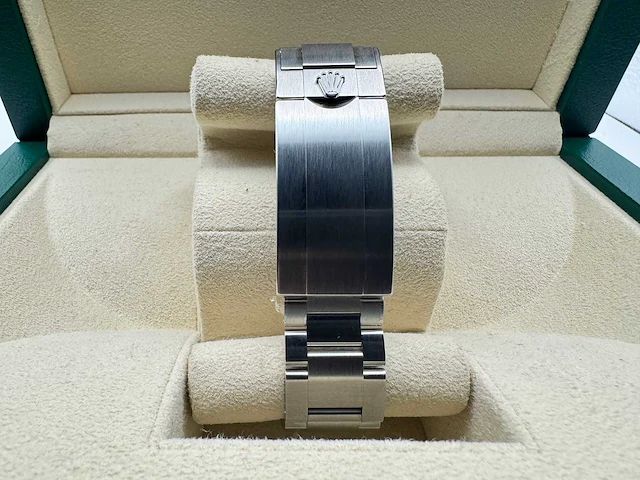 Rolex submariner | black dial | unworn | 2026 - afbeelding 8 van  12