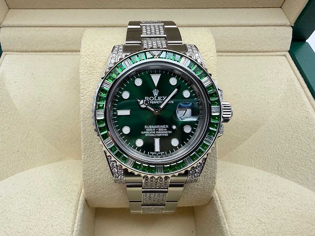 Rolex submariner date | 116610ln | "iced" out natural diamonds | 2018 - afbeelding 1 van  12
