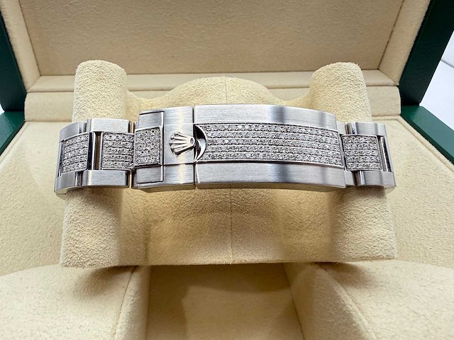 Rolex submariner date | 116610ln | "iced" out natural diamonds | 2018 - afbeelding 3 van  4