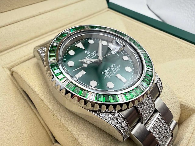 Rolex submariner date | 116610ln | "iced" out natural diamonds | 2018 - afbeelding 4 van  4