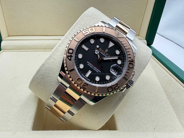 Rolex yachtmaster 37 268621 | black dial | like new | 2024 - afbeelding 2 van  6