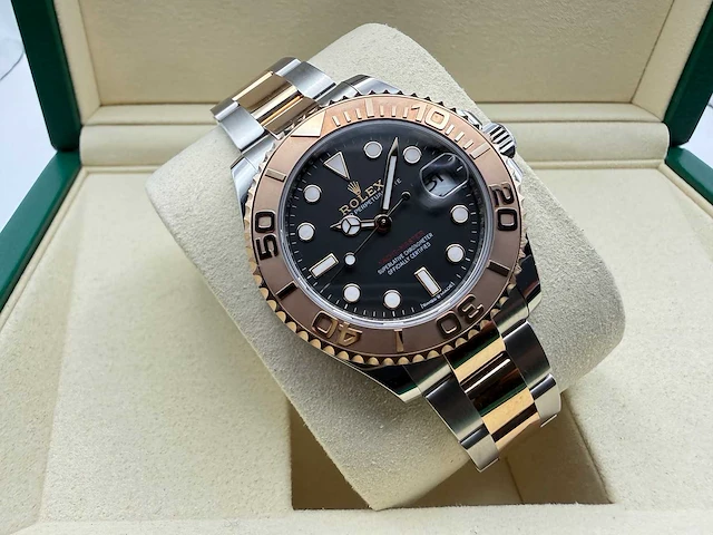 Rolex yachtmaster 37 268621 | black dial | like new | 2024 - afbeelding 4 van  11
