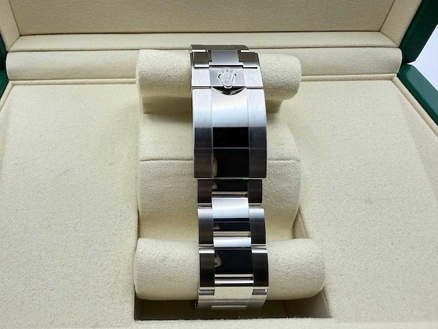 Rolex yachtmaster ii 126680 | 44 mm | white dial | unworn | 2026 - afbeelding 8 van  12