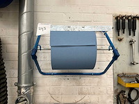 Rolhouder met papier - afbeelding 1 van  2
