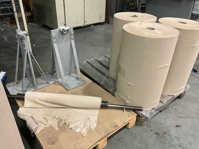 Rolhouder met rollen poetsdoek - afbeelding 3 van  7