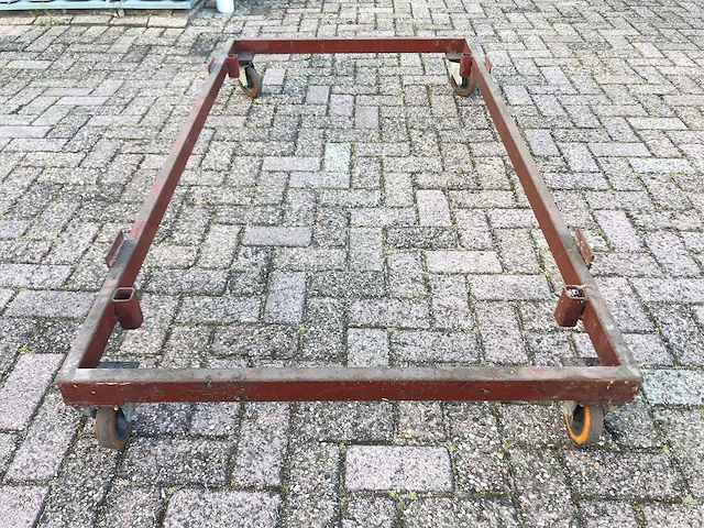 Rolkar, transportkar, kist + grote doos. - afbeelding 2 van  3
