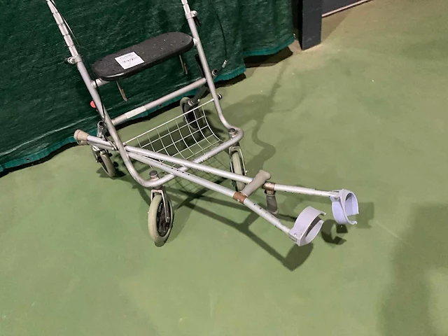 Rollator en krukken - afbeelding 1 van  4