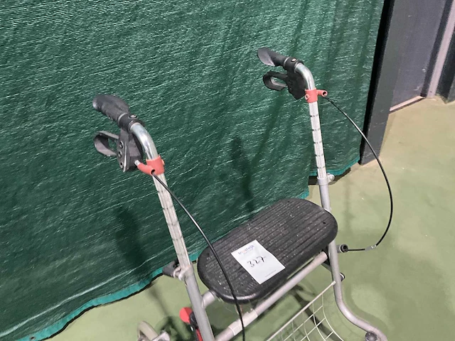 Rollator en krukken - afbeelding 3 van  4