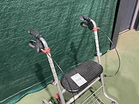 Rollator en krukken - afbeelding 3 van  4