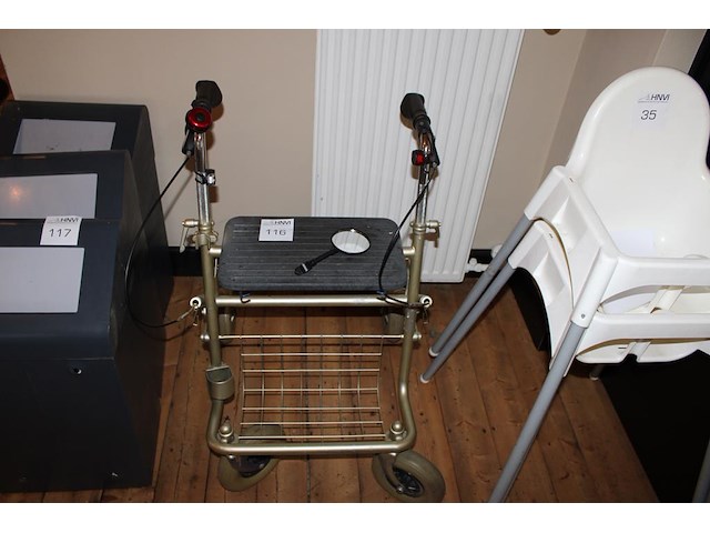 Rollator. - afbeelding 1 van  2