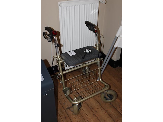 Rollator. - afbeelding 2 van  2