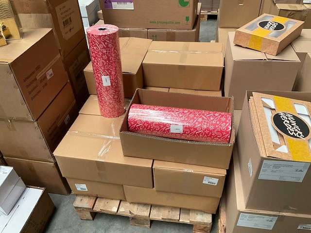 Rollen cadeaupapier (26x) - afbeelding 1 van  2