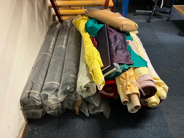 Rollen stof (26x) - afbeelding 1 van  4