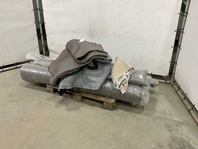 Rollen stof - afbeelding 1 van  6