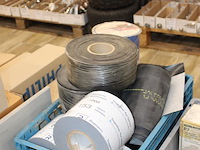 Rollen tape en folie in kunststof krat - afbeelding 2 van  3