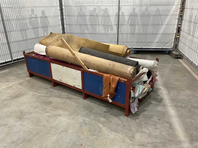 Rollen textiel - afbeelding 1 van  10