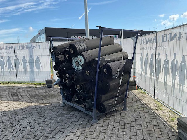 Rollen textiel - afbeelding 1 van  8