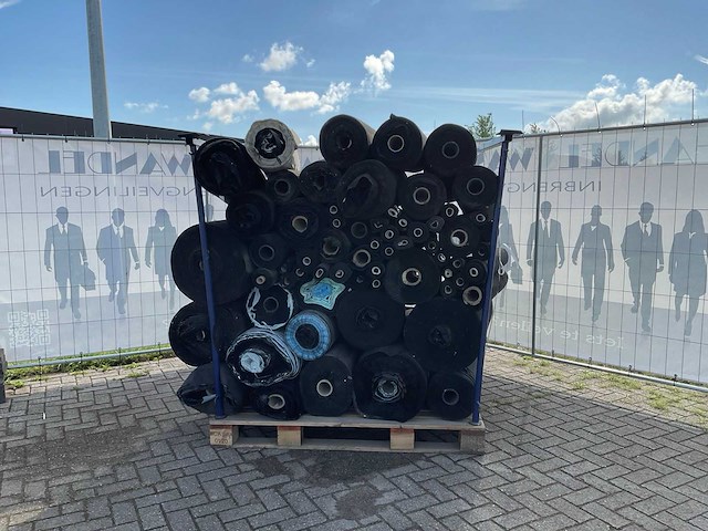 Rollen textiel - afbeelding 2 van  8