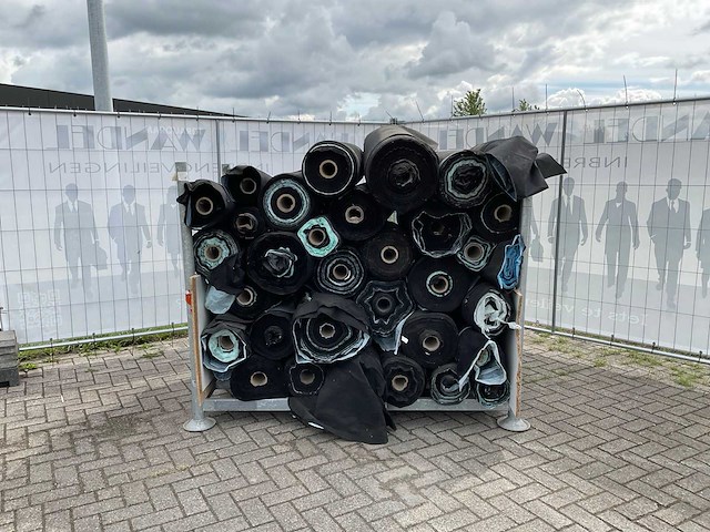 Rollen textiel - afbeelding 3 van  7