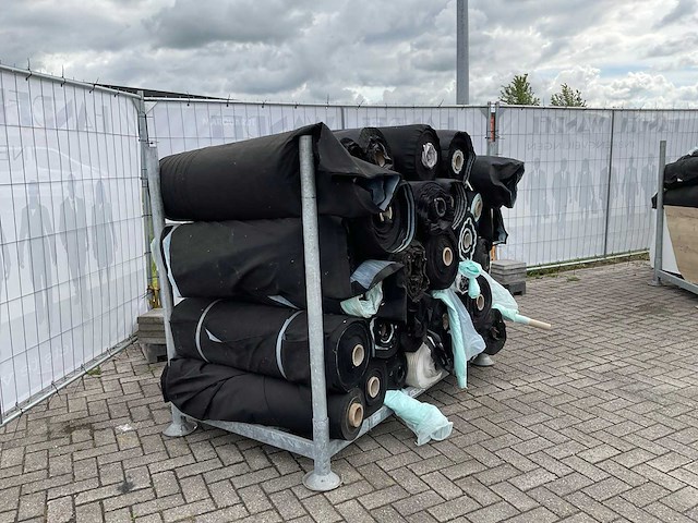 Rollen textiel - afbeelding 2 van  7