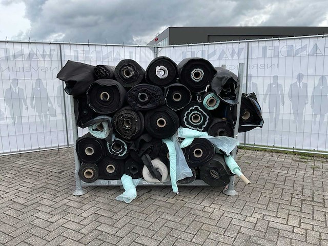 Rollen textiel - afbeelding 3 van  7