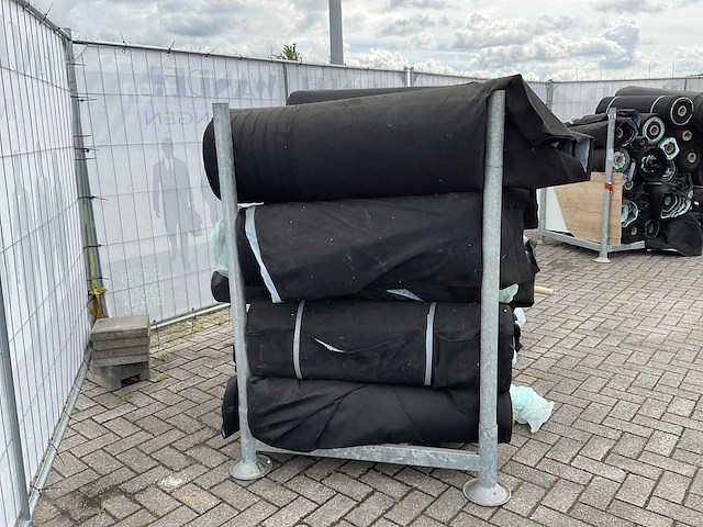 Rollen textiel - afbeelding 4 van  7